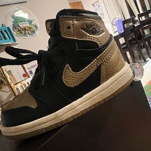Jordan Kids Sneakers Black and Gold Retro High